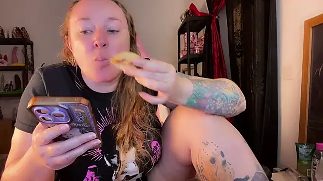 kisicaxx online show from November 12, 6:17 pm