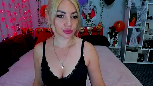 LunaBellucci online show from November 10, 8:31 am