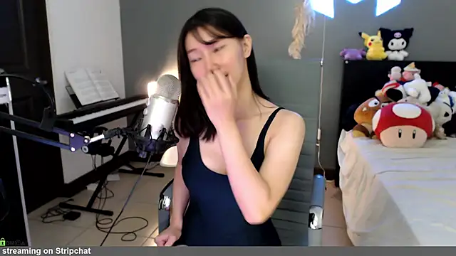 raspberryroll online show from April 14, 4:29 pm