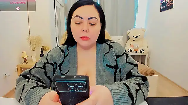 Nina Hopper online show from March 30, 1:33 pm