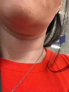 lolabunny9 online show from March 22, 5:30 pm