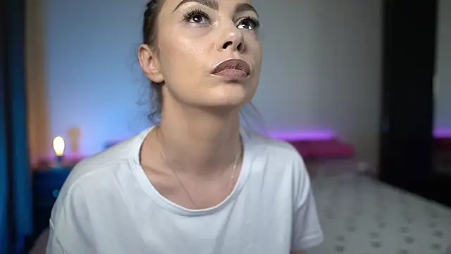 TiffanyPierce online show from April 6, 8:10 pm