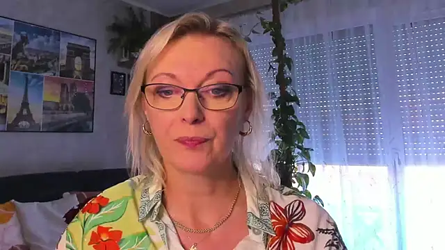 vanessa chat online show from September 24, 1:43 pm