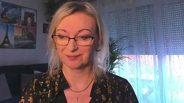 vanessa chat online show from February 1, 2:27 pm