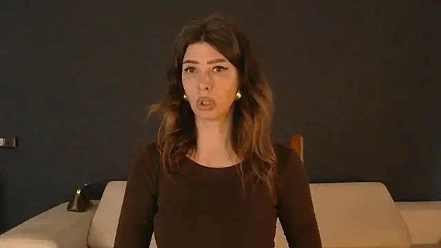 WhiteQueen888 online show from April 16, 1:11 pm