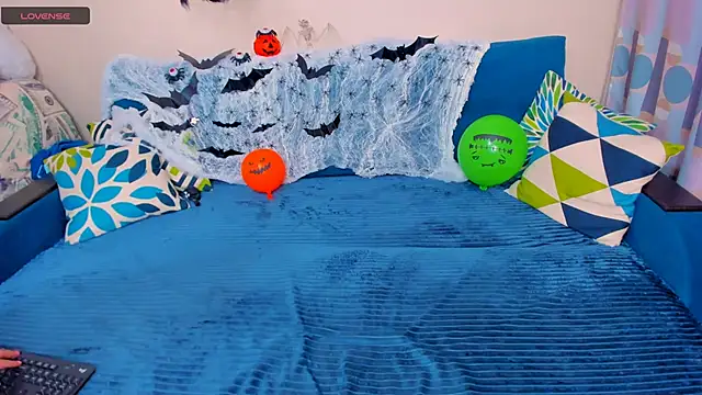 EllenMoore online show from November 1, 3:54 am