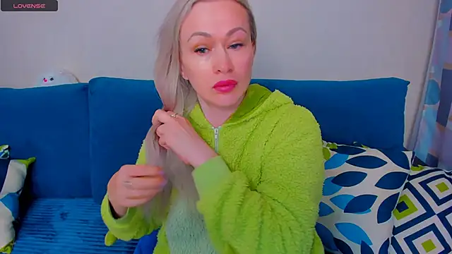 EllenMoore online show from October 5, 3:33 am