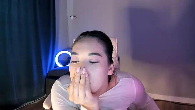 akura011 online show from December 3, 7:33 am