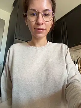 Snapshot of AlyonaX chatting on October 20, 8:39 am AlyonaX online show from October 20, 8:39 am