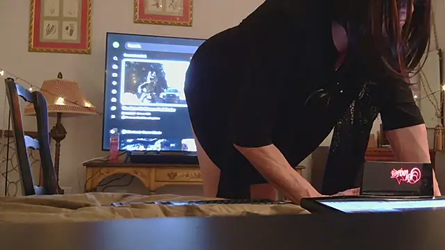 HelloKittyLapDog online show from March 1, 2:00 am