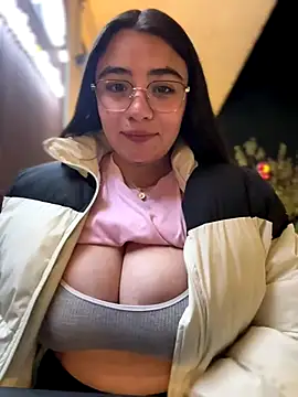 vaneelee online show from November 12, 3:59 am