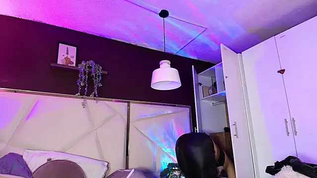 Inndrahot online show from November 7, 4:18 am