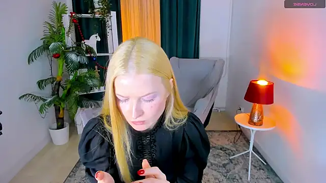 Laly Peach online show from January 6, 1:59 pm