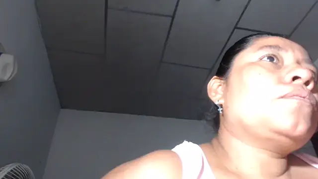 adrixxx38 online show from December 14, 10:59 pm