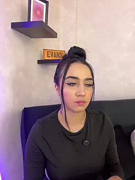 Snapshot of EmmyEvans1 chatting on September 19, 7:35 pm EmmyEvans1 online show from September 19, 7:35 pm