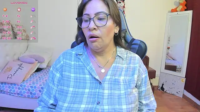 esmeralda milf online show from March 29, 8:30 pm