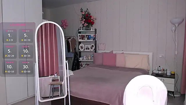 JuliaVilnet online show from December 20, 5:11 am