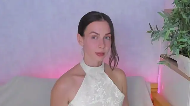 Teresa Hardly online show from September 23, 7:45 pm