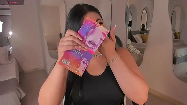 MiaRoberts1 online show from October 20, 12:30 pm