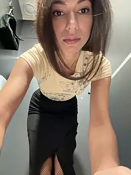 Snapshot of _MiaQueen_ chatting on October 29, 11:07 pm MiaQueen online show from October 29, 11:07 pm