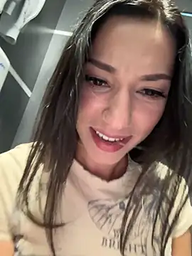 Snapshot of _MiaQueen_ chatting on October 11, 9:28 pm MiaQueen online show from October 11, 9:28 pm