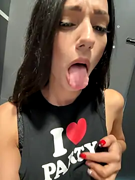 Snapshot of _MiaQueen_ chatting on September 27, 9:00 pm MiaQueen online show from September 27, 9:00 pm