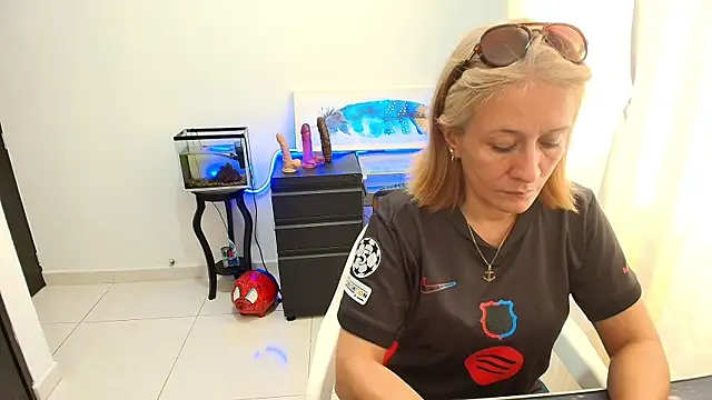 Snapshot of Naty_Stone chatting on October 21, 8:35 pm Naty Stone online show from October 21, 8:35 pm