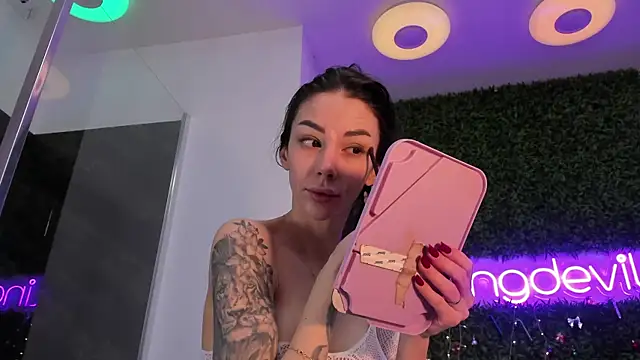 realhotfallingdevil online show from February 10, 5:10 am