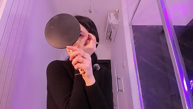 realhotfallingdevil online show from March 3, 4:51 am