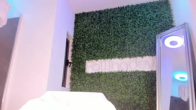realhotfallingdevil online show from June 19, 3:00 am