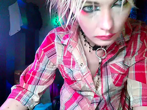 WildMissNiks online show from December 23, 9:46 am