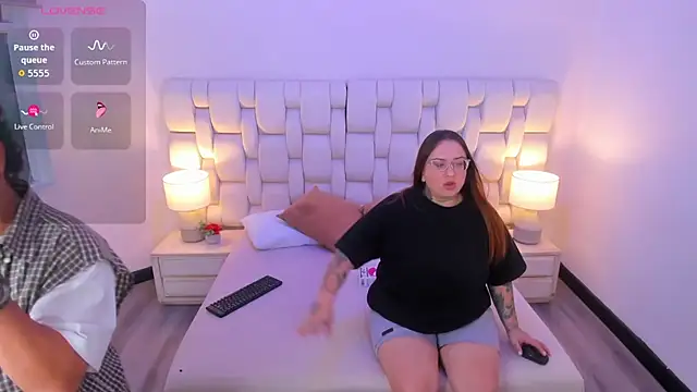 MiaYMolly online show from December 16, 1:11 am