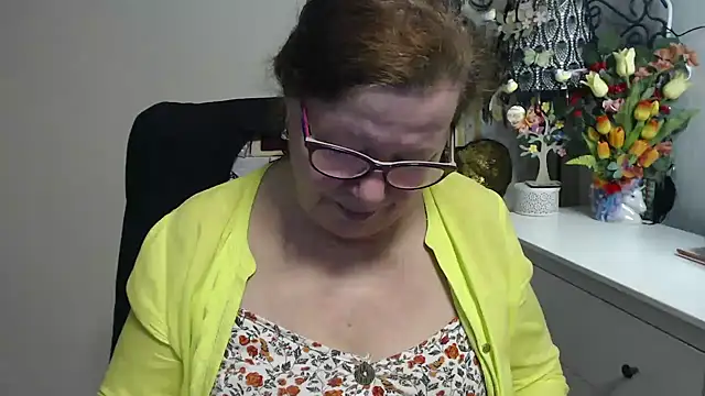 Adelewildx online show from March 25, 4:49 am