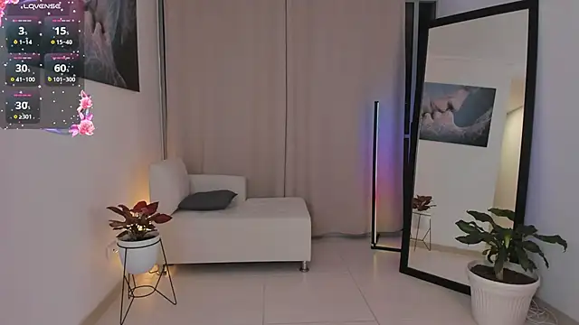 roxie gates  online show from January 15, 1:55 am