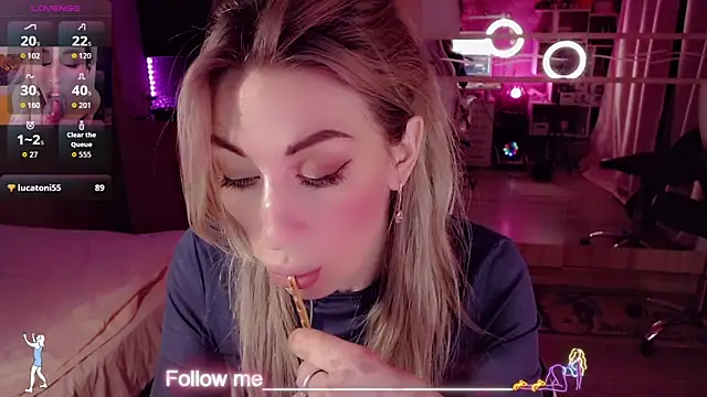 AnnieGOld  online show from April 1, 2:23 am