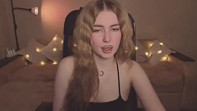 ViolettaLopez online show from February 15, 4:39 pm