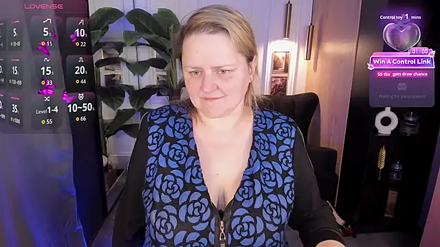 ScarlettSoft online show from May 11, 5:42 am