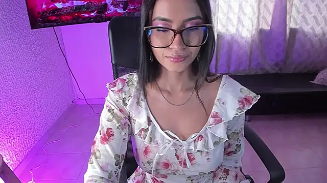 PaulinaBelushi online show from April 15, 9:04 pm