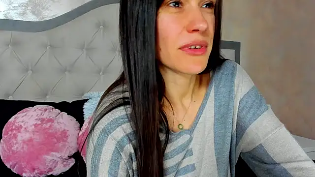 JennaMyers online show from April 14, 7:25 pm