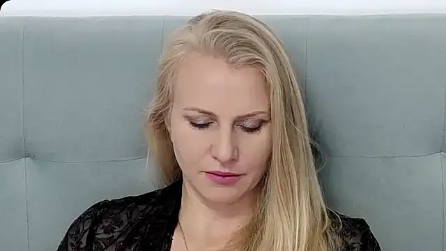 Snapshot of K__Adrienne chatting on October 4, 5:46 am K  Adrienne online show from October 4, 5:46 am