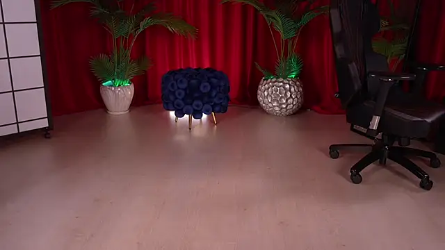 KittyCaitlin online show from December 3, 12:46 am