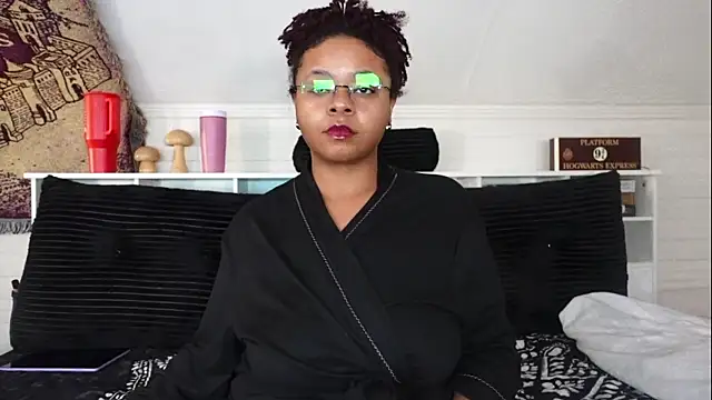 -khayaparker online show from December 19, 8:45 pm