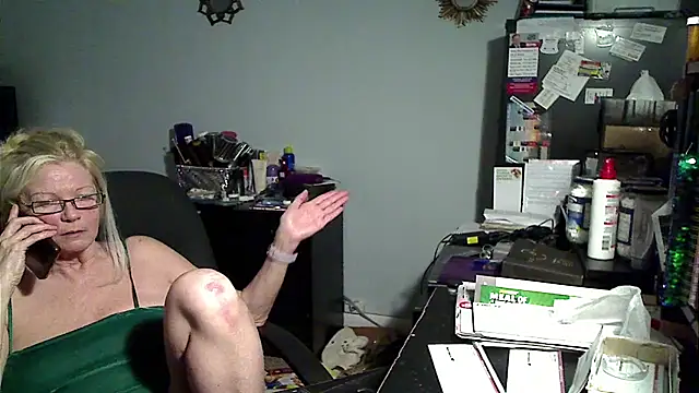 XTRAHORNYONE online show from May 6, 2:04 am