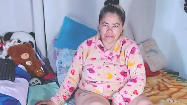 Snapshot of estrellita_fugaz16x chatting on October 13, 7:55 am estrellita fugaz16x online show from October 13, 7:55 am
