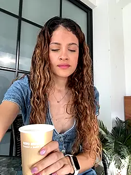Snapshot of alana15 chatting on October 20, 9:29 pm alana15 online show from October 20, 9:29 pm