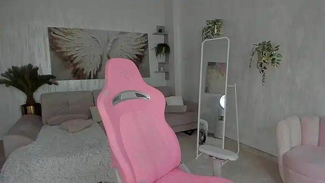 TiffanyHouston  online show from April 29, 6:05 am