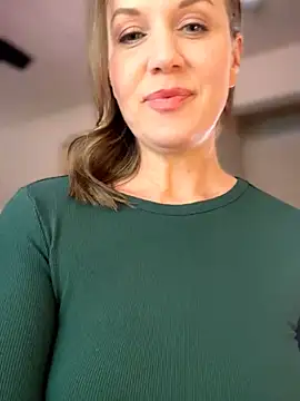 MaiseKnox online show from April 9, 6:24 pm