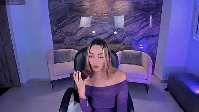 MelissaMoore  online show from February 3, 3:15 am