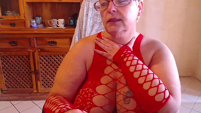 MISS LINDAH online show from February 13, 8:05 am