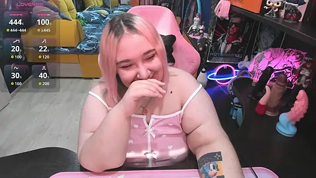 Snapshot of Softie_Sofy chatting on October 24, 3:46 am Softie Sofy online show from October 24, 3:46 am